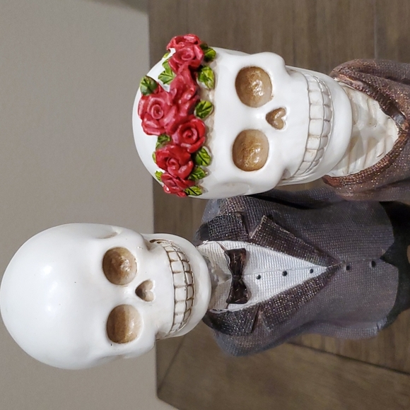 Gothic Skeleton Couple Figurine Set - Picture 2 of 13